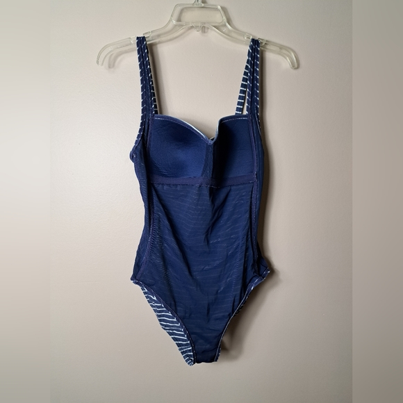 NipTuck Swim Size 8 One Piece Swimsuit Ruched Sides Multifit Bra Cup - Picture 8 of 11